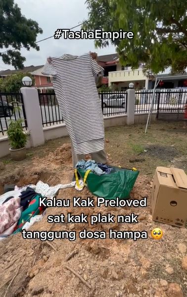 momen wanita kubur baju apiknya Berbagai sumber