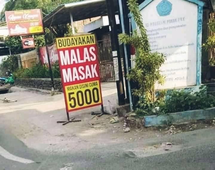 spanduk pakai markerting nyebelin © berbagai sumber