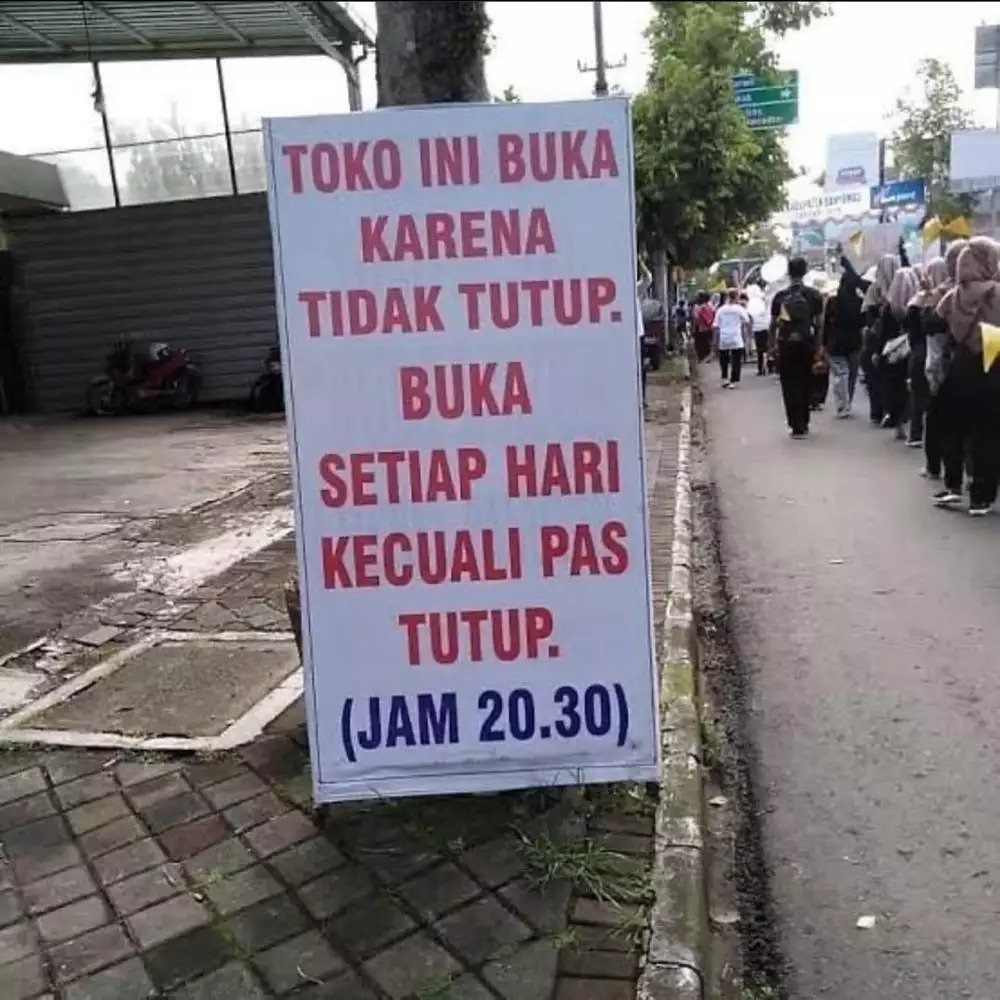 spanduk pakai markerting nyebelin © berbagai sumber