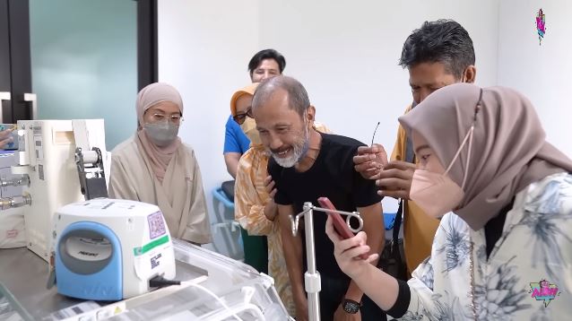 momen irish bella melahirkan anak keempat © berbagai sumber momen irish bella melahirkan anak keempat © berbagai sumber