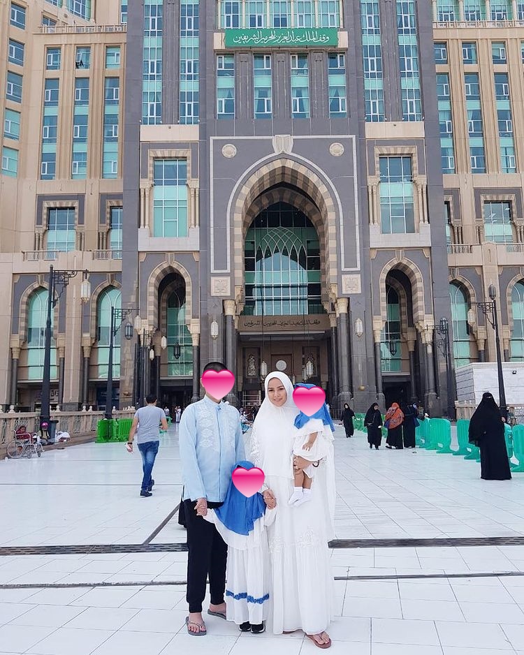 seleb ajak balita umrah © berbagai sumber