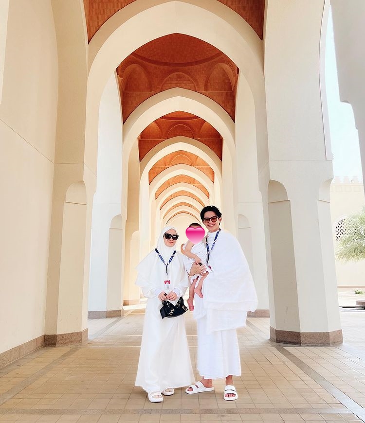 seleb ajak balita umrah © berbagai sumber