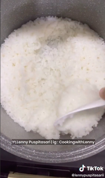 4 Cara bikin lontong pakai rice cooker, nggak keras dan antiribet