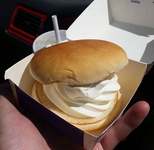 burger tapi penampakannya nyeleneh © berbagai sumber