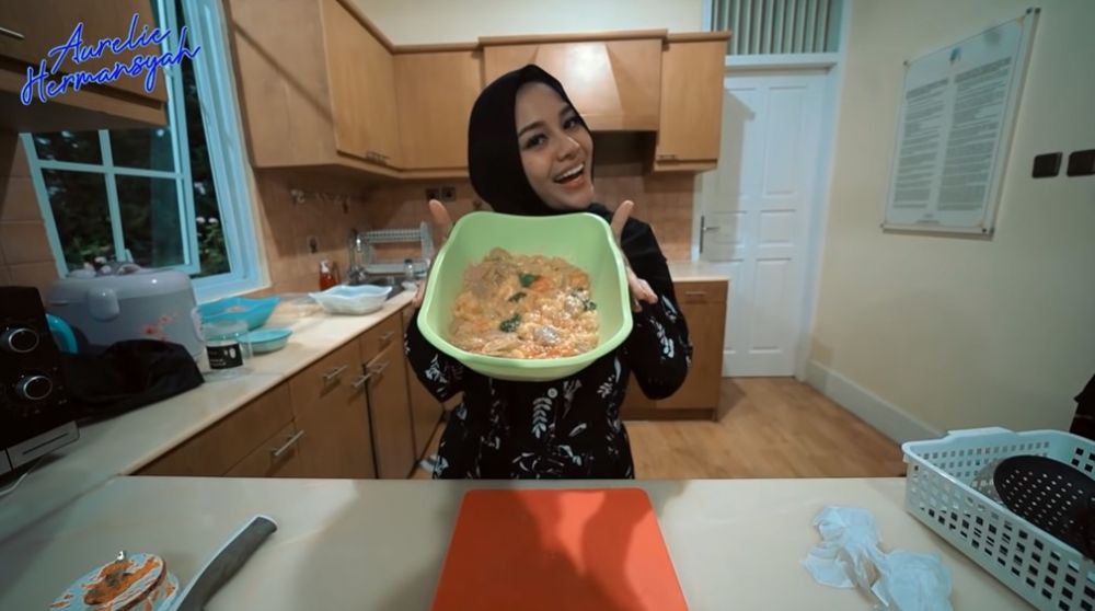 Kreasi seblak ala 10 seleb, pedasnya bikin menggugah selera