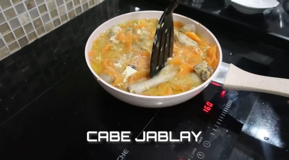 Kreasi seblak ala 10 seleb, pedasnya bikin menggugah selera