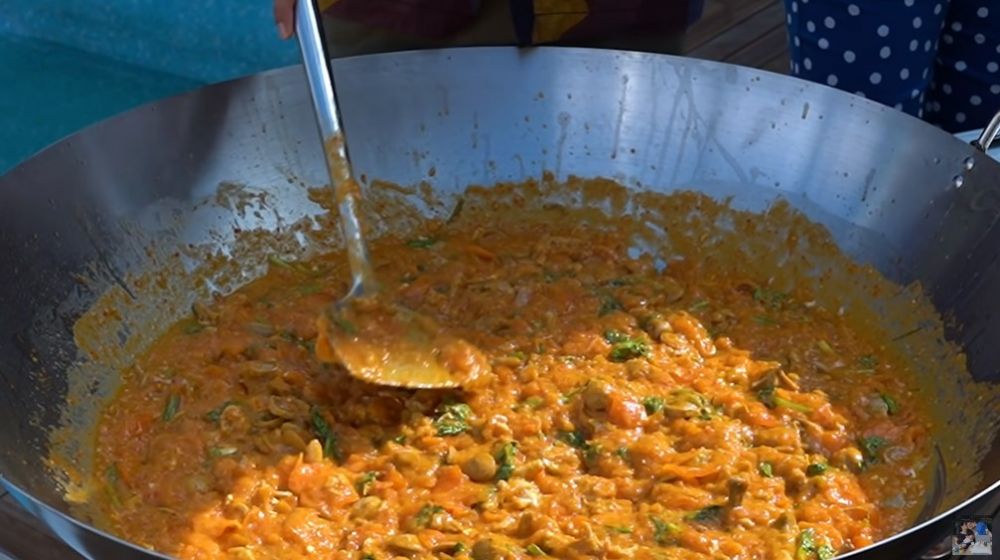 Kreasi seblak ala 10 seleb, pedasnya bikin menggugah selera