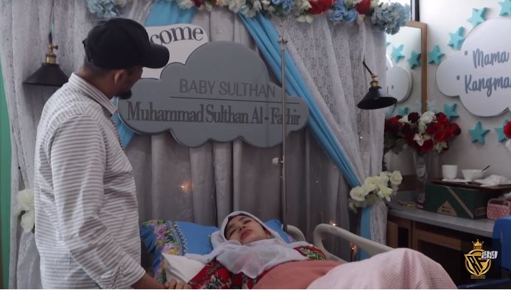 momen haru roro fitria melahirkan anak pertama © berbagai sumber