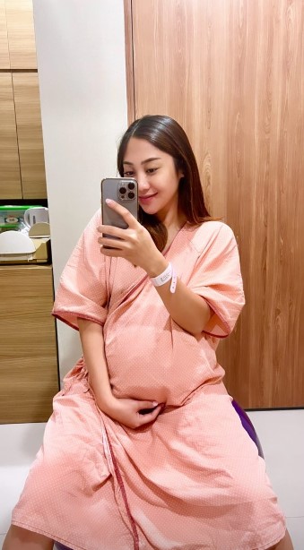 Momen persalinan Winona Willy adik Nikita Willy © Instagram