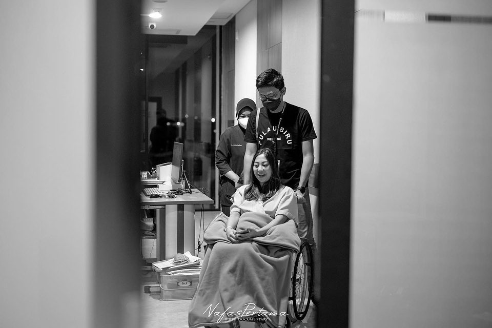 Momen persalinan Winona Willy adik Nikita Willy © Instagram