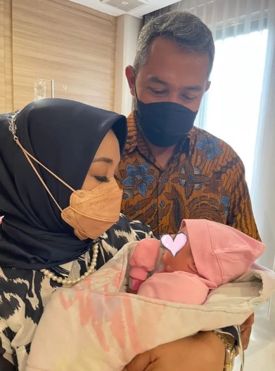 Momen persalinan Winona Willy adik Nikita Willy © Instagram