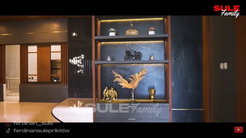 Sule rombak rumah usai cerai © YouTube