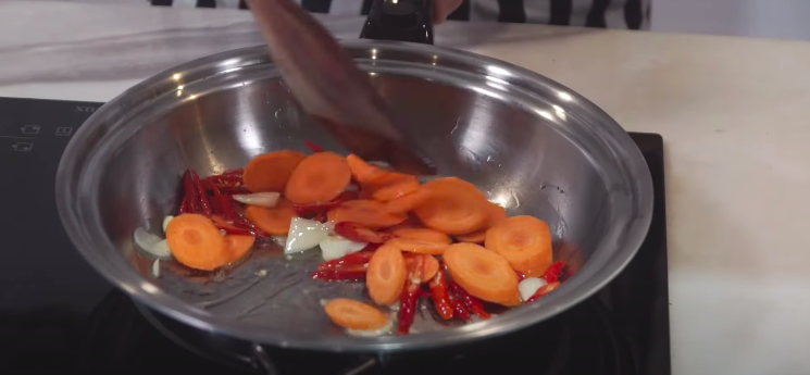 10 Alat dapur Inul Daratista, bikin masak lebih hemat waktu