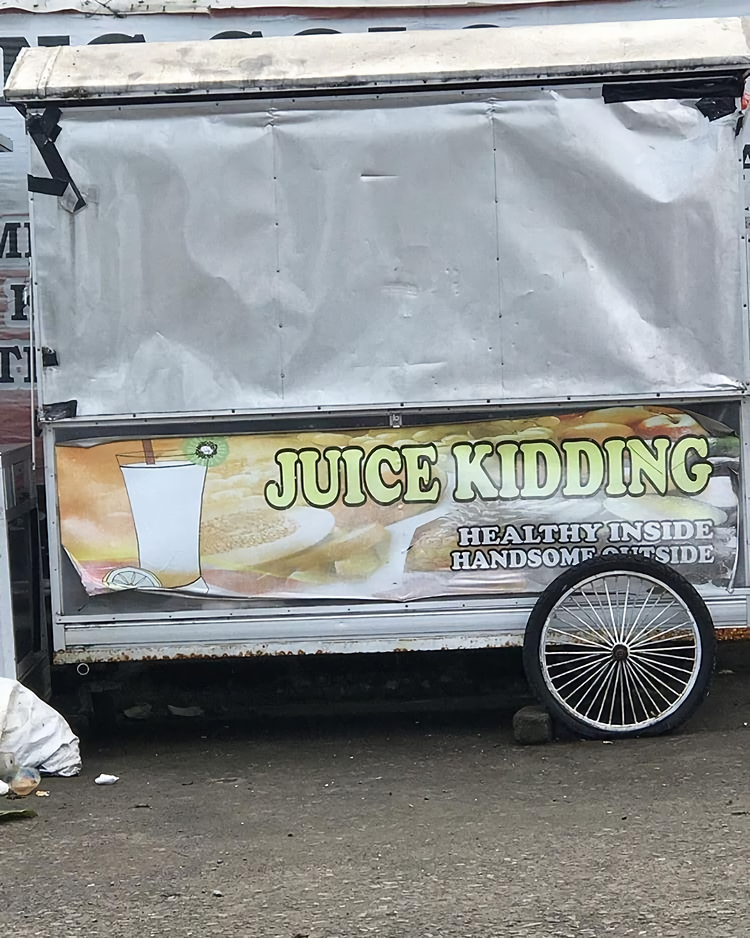 tulisan di gerobak pakai bahasa inggris © berbagai sumber