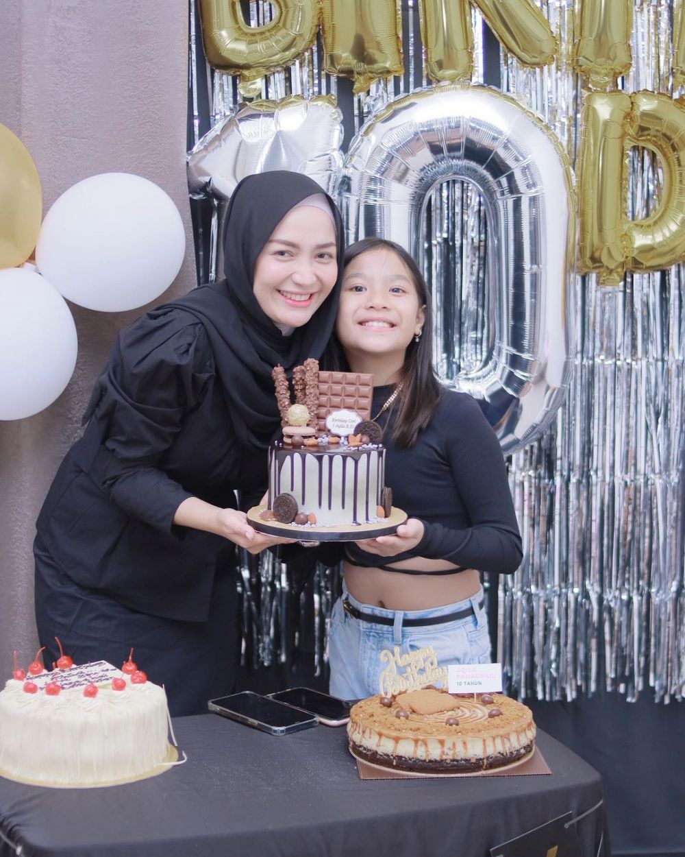 10 Potret kue ultah keluarga Zaskia Gotik, unik bikin tak tega makan