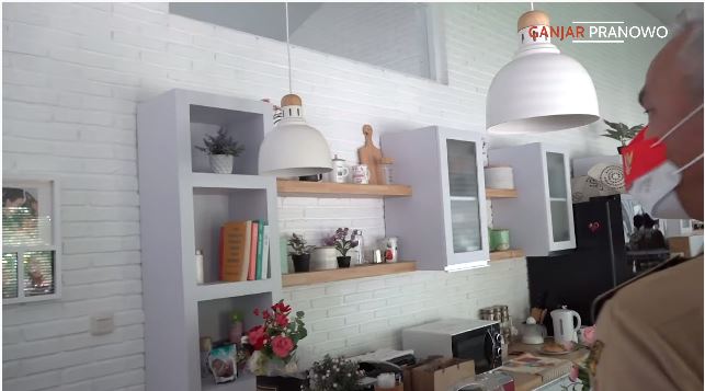 11 Potret rumah Andy F Noya di lereng gunung, luas bergaya Eropa