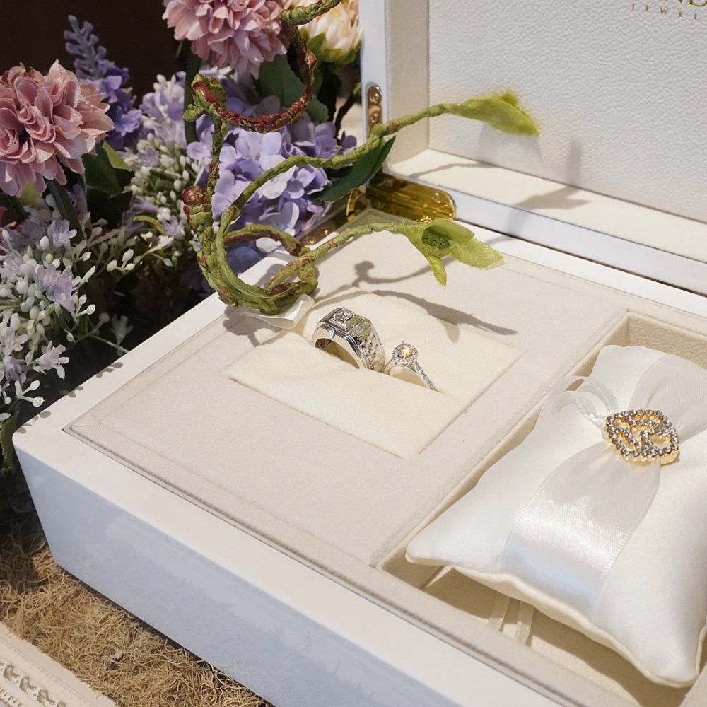 detail cincin lamaran youtuber © berbagai sumber