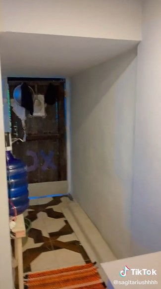 Rumah kayu ini definisi 'luar sulit dalamnya elite', intip 9 potretnya TikTok @mbakpieee PIXIE