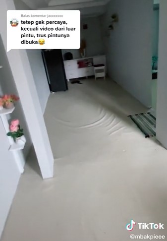 Rumah kayu ini definisi 'luar sulit dalamnya elite', intip 9 potretnya TikTok @mbakpieee PIXIE