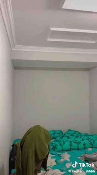 Rumah kayu ini definisi 'luar sulit dalamnya elite', intip 9 potretnya TikTok @mbakpieee PIXIE