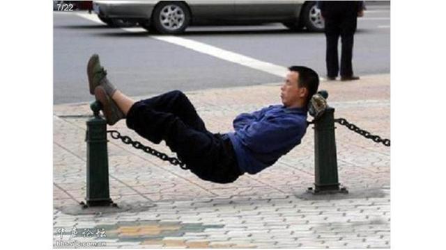 potret posisi orang tidur Berbagai sumber