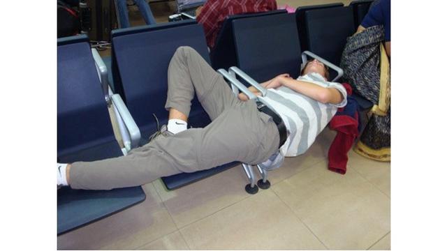 potret posisi orang tidur Berbagai sumber