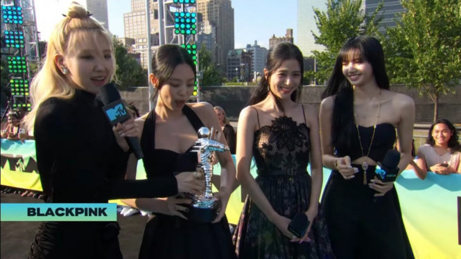 11 Momen Blackpink hadiri MTV VMA 2O22, Lisa sukses sabet penghargaan