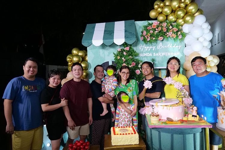 10 Detail kue ulang tahun Sarwendah ke-33, unik berbentuk panci