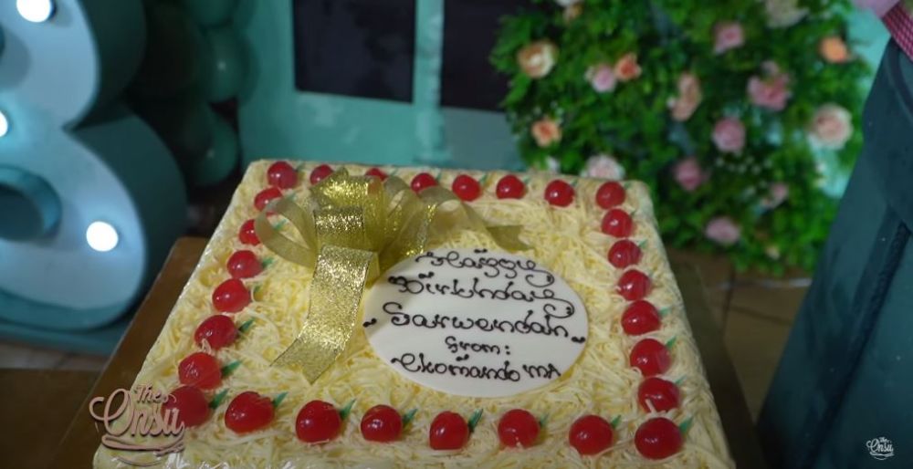 10 Detail kue ulang tahun Sarwendah ke-33, unik berbentuk panci