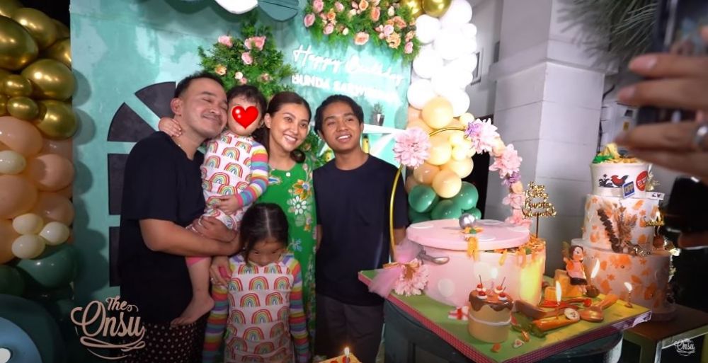 10 Detail kue ulang tahun Sarwendah ke-33, unik berbentuk panci