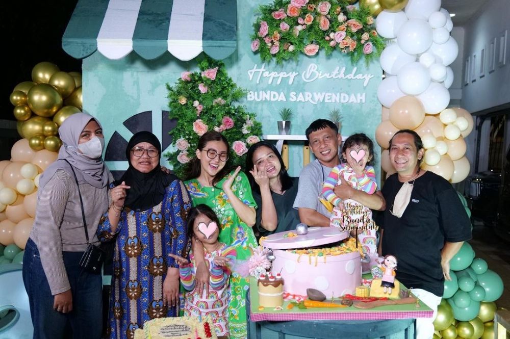 10 Detail kue ulang tahun Sarwendah ke-33, unik berbentuk panci