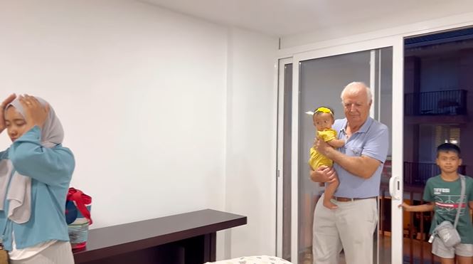 mantan tkw dapat rumah dari mertua © YouTube