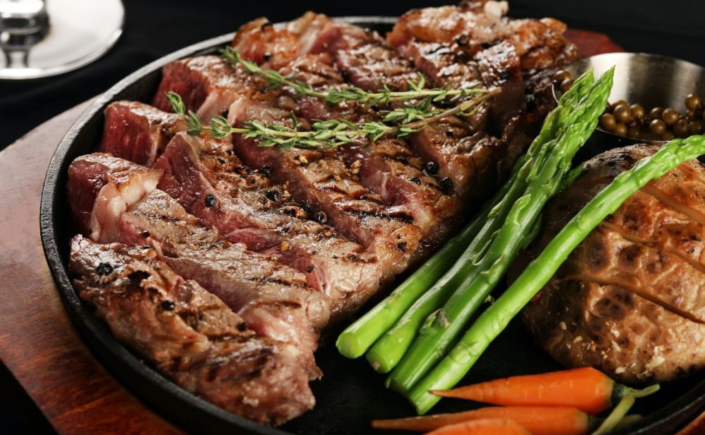 Awet muda di usia 46 tahun, ini 10 menu makan sehat ala Anjasmara