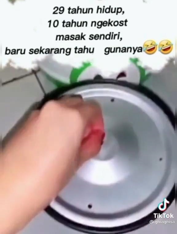 fungsi lain tutup rice cooker © TikTok/@ghiaghisa fungsi lain tutup rice cooker © TikTok/@ghiaghisa