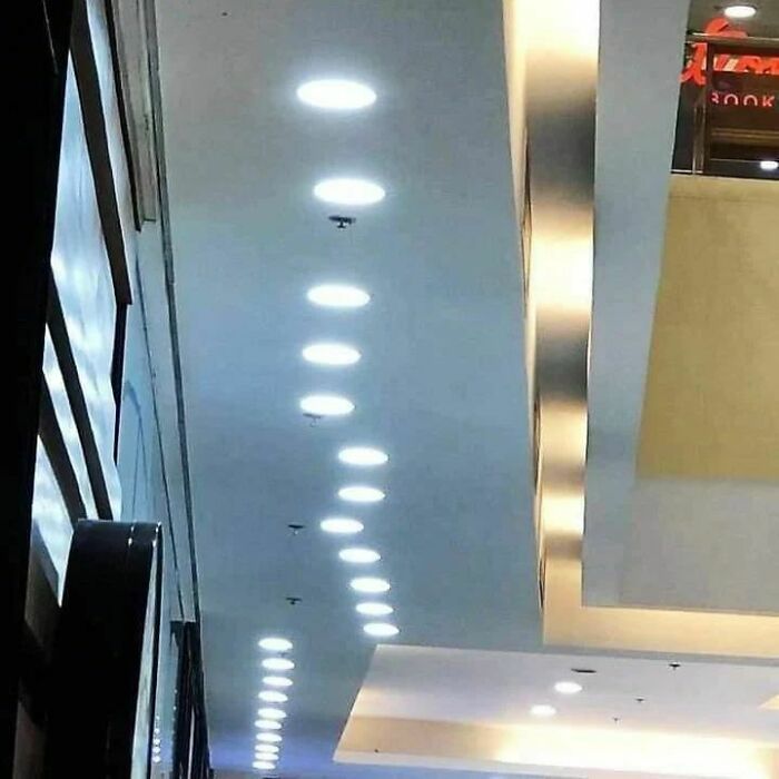 potret lucu bangunan nggak simetris © berbagai sumber