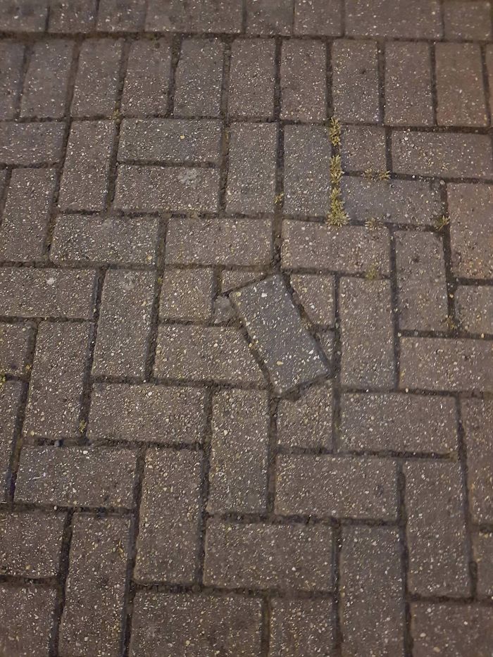 potret lucu bangunan nggak simetris © berbagai sumber