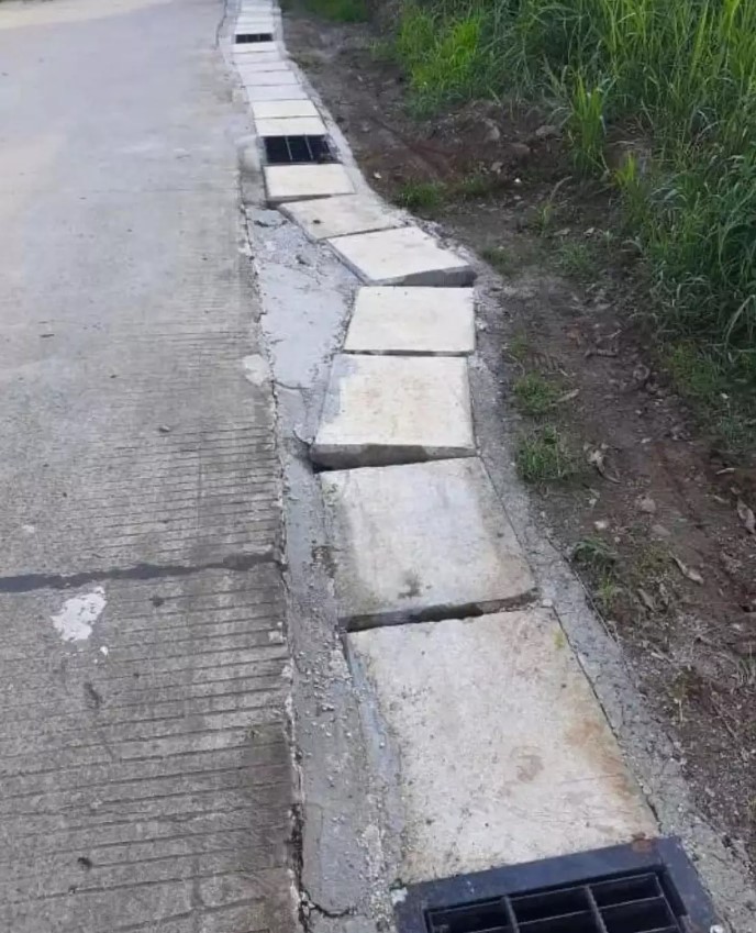 potret lucu bangunan nggak simetris © berbagai sumber