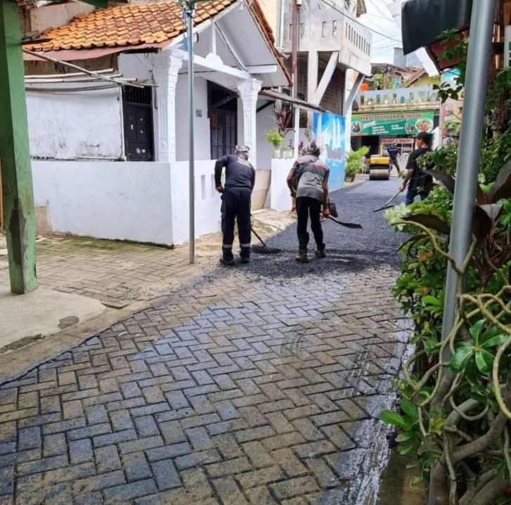 Potret kocak orang bikin jalan Berbagai sumber