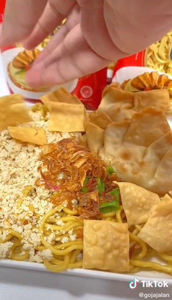 7 Cara praktis bikin mi iblis ala Gacoan di rumah, enak dan antigagal