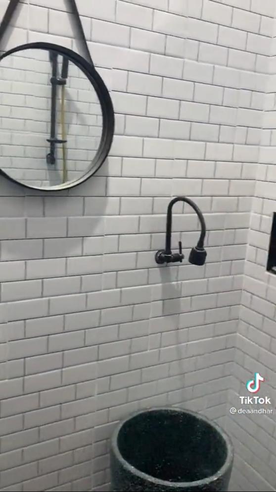 rumah miliki luas 3 meter © TikTok/@deaandhar