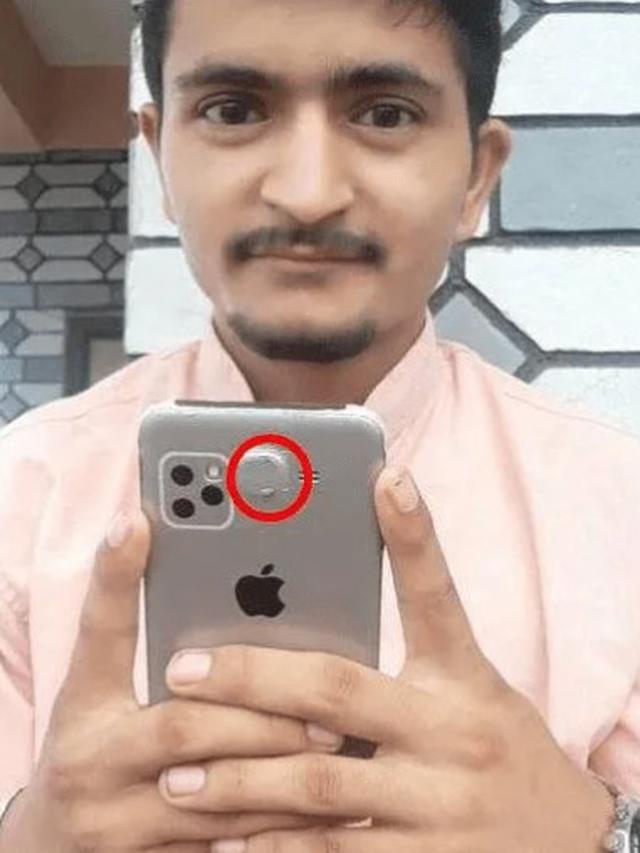 Kelakuan norak orang pamer iPhone © berbagai sumber