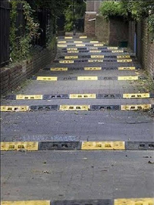 bentuk polisi tidur nyeleneh © berbagai sumber