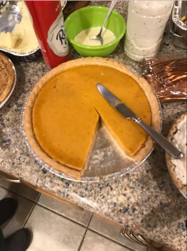 kue dipotong nggak simetris © berbagai sumber kue dipotong nggak simetris © berbagai sumber