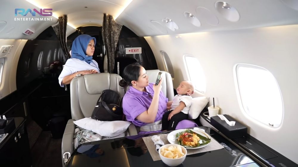 seleb naik jet pribadi © berbagai sumber