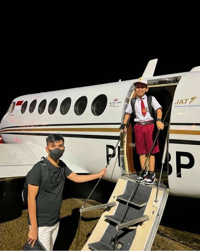 seleb naik jet pribadi © berbagai sumber