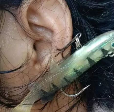 Potret kocak orang pakai aksesori nggak biasa Berbagai sumber