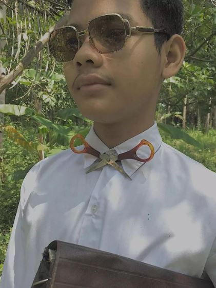 Potret kocak orang pakai aksesori nggak biasa Berbagai sumber