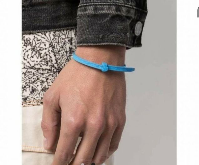 Potret kocak orang pakai aksesori nggak biasa Berbagai sumber