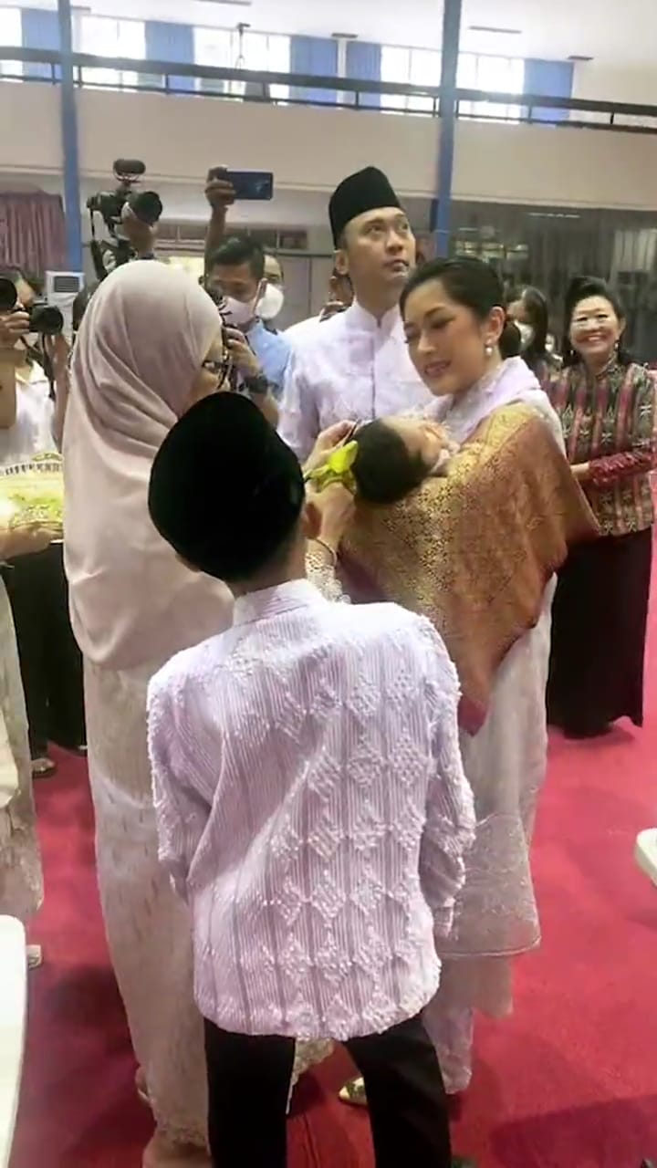 momen aqiqah putri keempat ibas © instagram