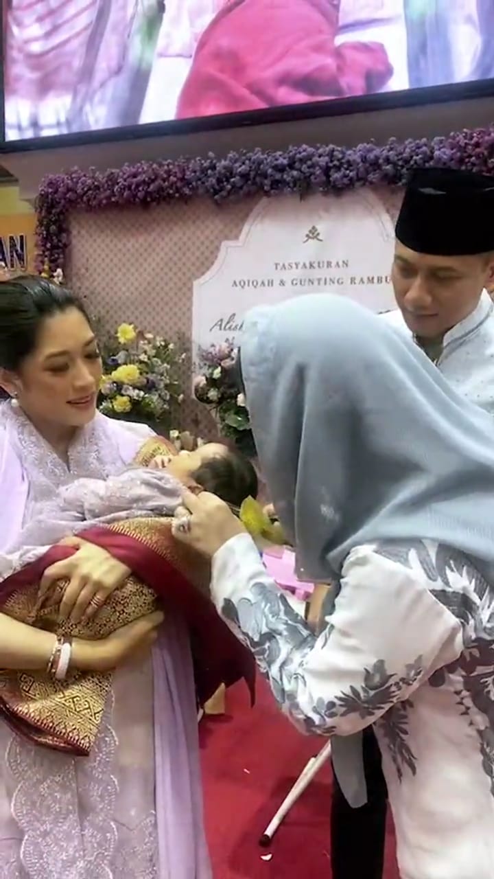 momen aqiqah putri keempat ibas © instagram